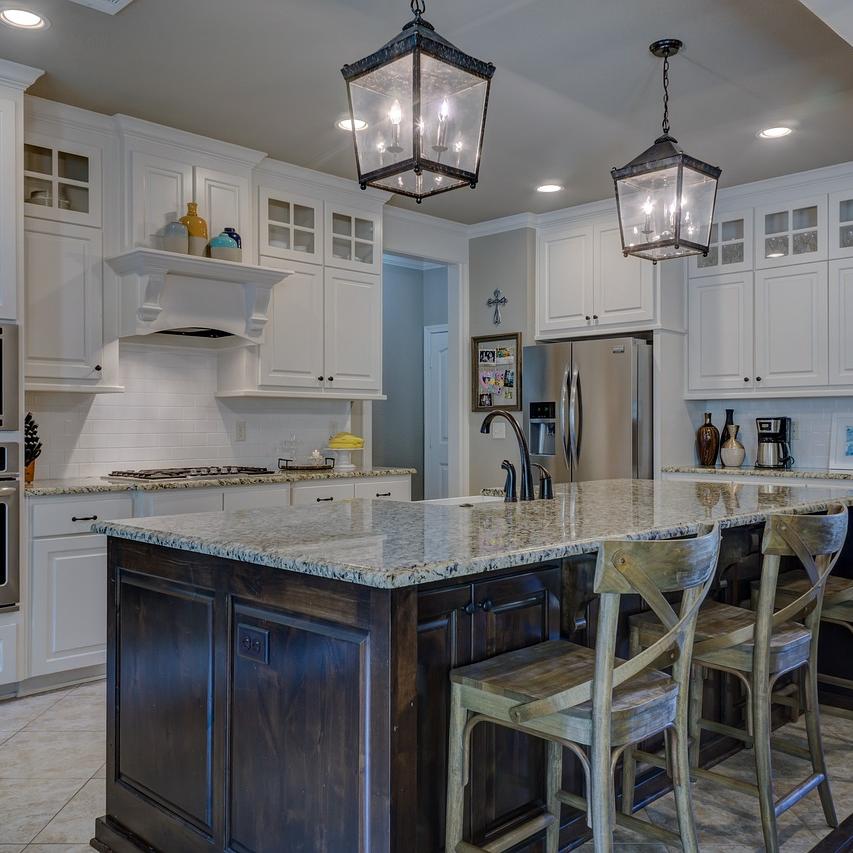Modern kitchen in luxury home in Palo Alto